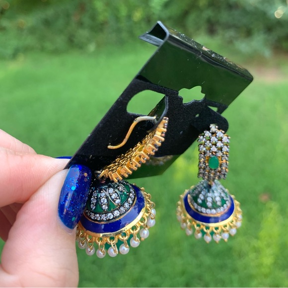 Bell Shape Rhinestone & Pearl Fringe Shaker Earrings - Picture 9 of 12